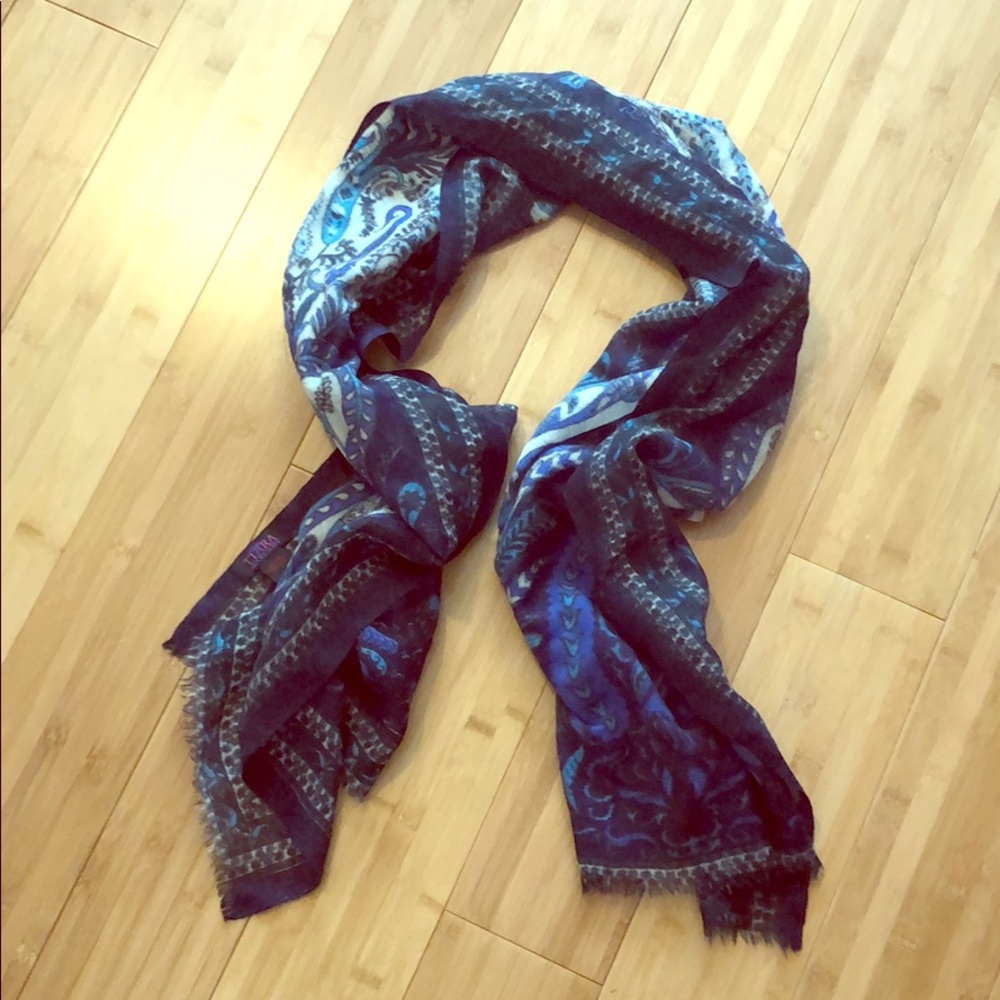Blue wool scarf